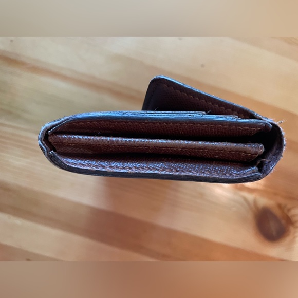 Louis Vuitton Monogram Sarah Wallet - Picture 8 of 15